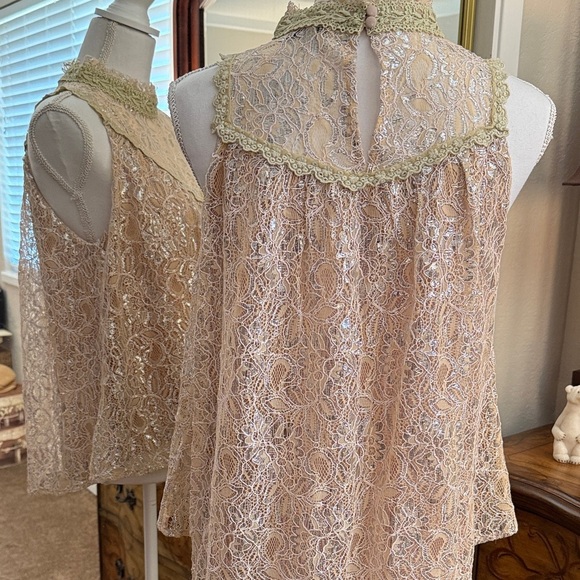 Elegant Lace Blouse Pearl/Tan - Picture 5 of 14